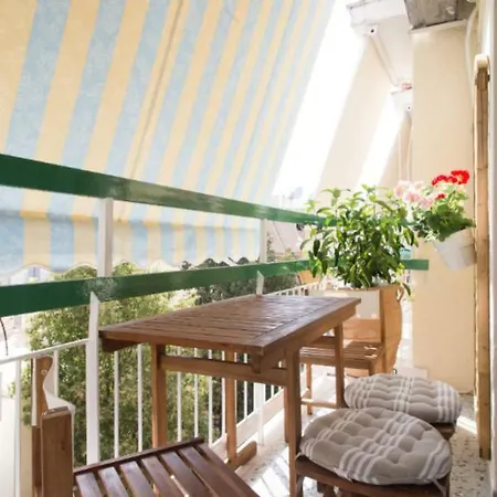 Live Like A Local, Next To Acropolis! *